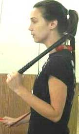 acumasseur using string on shoulder